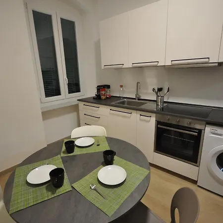 H2ome Lagaccio 4 Rooms, 2 Bathrooms, Ac, Near Principe Station Genoa