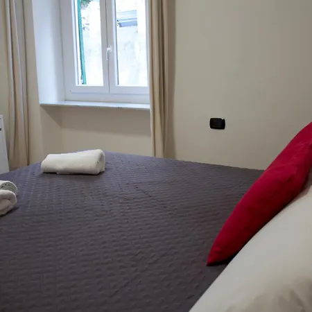 H2ome Lagaccio 4 Rooms, 2 Bathrooms, Ac, Near Principe Station Genoa