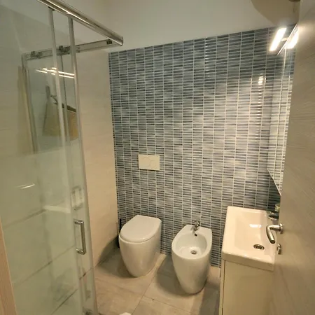 H2ome Lagaccio Stazione Principe, 4 2 Bagni, Ac アパート *